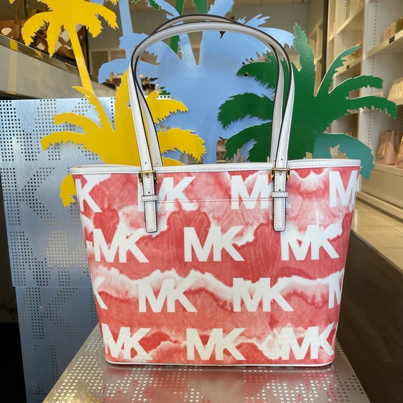 Michael Kors Medium Carryall Tote - Picture 4 of 10